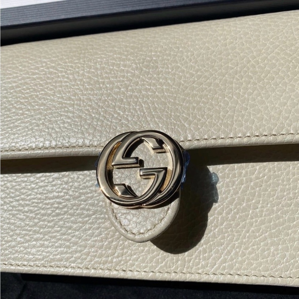 Gucci Ivory Pebbled Leather WOC with Gold Interlocking G - Picture 4 of 6